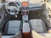 ✅ 2021 Hyundai Kona Night Edition • VIN: KM8K63A51MU702633 • Лот: 84365035. Опубликован ранее на Copart с пробегом 27 985 миль. Бесплатный доступ к архиву аукционных продаж из США и подробный отчёт об истории автомобиля на DreamBid. Изображение 8.