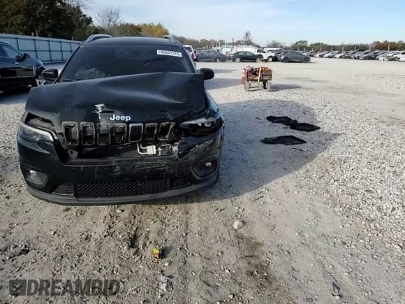 ✅ 2019 Jeep Cherokee Latitude • VIN: 1C4PJLCB7KD466112 • Lot: 92001515. Wystawiony na Copart z przebiegiem 79 699 mil. Bezpłatny archiwum sprzedaży aukcyjnych z USA i szczegółowy raport historii pojazdu na DreamBid. Zdjęcie 14.