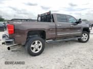 ✅ 2016 Chevrolet Silverado 2500HD LTZ • VIN: 1GC1KWE87GF132342 • Lot: 63491245. Wystawiony na Copart z przebiegiem 330 596 mil. Bezpłatny archiwum sprzedaży aukcyjnych z USA i szczegółowy raport historii pojazdu na DreamBid. Zdjęcie 3.