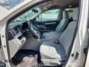 ✅ 2014 Toyota Highlander LE • VIN: 5TDZARFH9ES008785 • Лот: 64101235. Опубликован ранее на Copart с пробегом 104 483 миль. Бесплатный доступ к архиву аукционных продаж из США и подробный отчёт об истории автомобиля на DreamBid. Изображение 7.