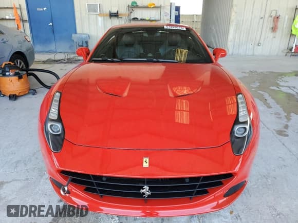 ✅ 2016 Ferrari California T • VIN: ZFF77XJA4G0215371 • Lot: 61899015. Wystawiony na Copart z przebiegiem 15 435 mil. Bezpłatny archiwum sprzedaży aukcyjnych z USA i szczegółowy raport historii pojazdu na DreamBid. Zdjęcie 5.
