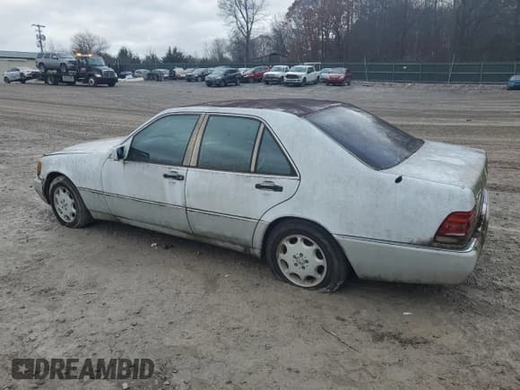 ✅ 1992 Mercedes-Benz 400 • VIN: WDBGA42E7NA047229 • Lot: 54688075. Listed on Copart with 240,650 mi. Free auction sales archive from the USA and detailed vehicle history report at DreamBid. Image 2.