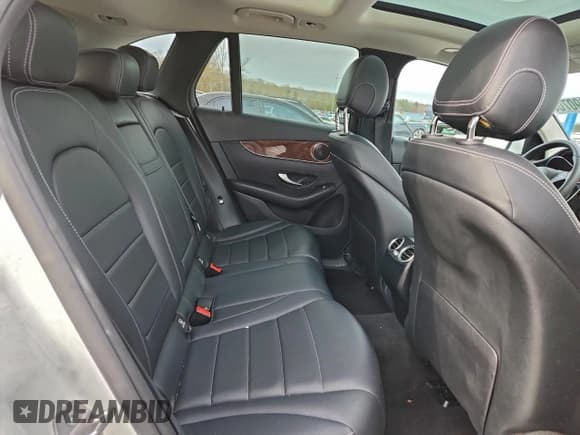 ✅ 2017 Mercedes-Benz GLC 300 • VIN: WDC0G4JB7HF190739 • Lot: 93890705. Wystawiony na Copart z przebiegiem 71 253 mil. Bezpłatny archiwum sprzedaży aukcyjnych z USA i szczegółowy raport historii pojazdu na DreamBid. Zdjęcie 11.