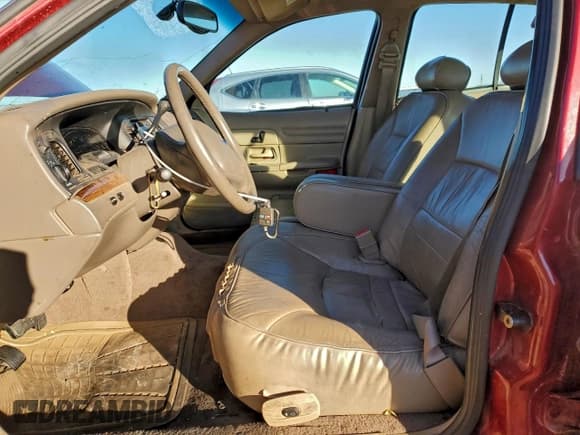 ✅ 2002 Ford Crown Victoria LX • VIN: 2FAFP74W52X160186 • Lot: 94668485. Wystawiony na Copart z przebiegiem 112 201 mil. Bezpłatny archiwum sprzedaży aukcyjnych z USA i szczegółowy raport historii pojazdu na DreamBid. Zdjęcie 7.