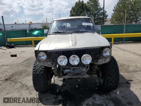 ✅ 1982 Toyota Pickup • VIN: JT4RN38D1C0048967 • Lot: 53748455. Wystawiony na Copart z przebiegiem 80 249 mil. Bezpłatny archiwum sprzedaży aukcyjnych z USA i szczegółowy raport historii pojazdu na DreamBid. Zdjęcie 5.
