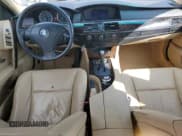 ✅ 2006 BMW 5 Series 525i • VIN: WBANE53596CK79108 • Лот: 82554205. Опубликован ранее на Copart с пробегом 98 534 миль. Бесплатный доступ к архиву аукционных продаж из США и подробный отчёт об истории автомобиля на DreamBid. Изображение 8.