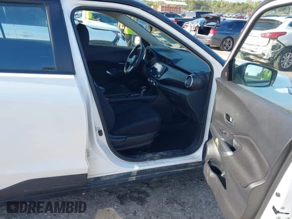 ✅ 2023 Nissan Kicks SV • VIN: 3N1CP5CV0PL522334 • Lot: 41919825. Wystawiony na IAAI z przebiegiem 25 770 mil. Bezpłatny archiwum sprzedaży aukcyjnych z USA i szczegółowy raport historii pojazdu na DreamBid. Zdjęcie 5.