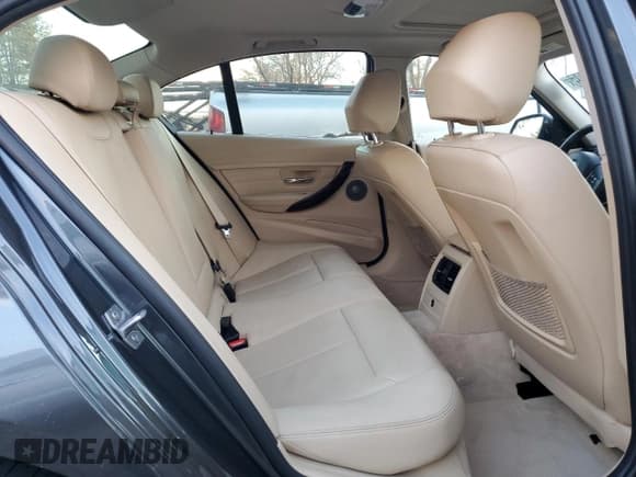 ✅ 2013 BMW 3 Series 328i • VIN: WBA3C1C52DF437600 • Lot: 91648285. Wystawiony na Copart z przebiegiem 134 398 mil. Bezpłatny archiwum sprzedaży aukcyjnych z USA i szczegółowy raport historii pojazdu na DreamBid. Zdjęcie 10.