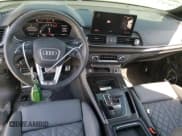 ✅ 2022 Audi SQ5 Premium Plus • VIN: WA1B4AFY6N2039424 • Лот: 46336463. Опубликован ранее на Copart с пробегом 14 877 миль. Бесплатный доступ к архиву аукционных продаж из США и подробный отчёт об истории автомобиля на DreamBid. Изображение 8.