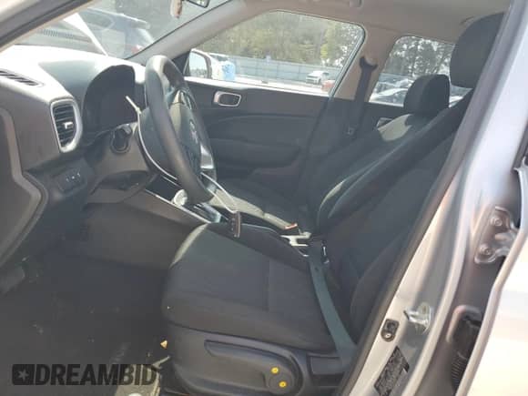 2022 Hyundai Venue SE with VIN KMHRB8A36NU200062, listed as a Copart auction lot 70678224 with 61,806 mi miles and Salvage title. Bid and sale history available at DreamBid. Image 7.