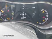 ✅ 2019 Jeep Grand Cherokee Altitude • VIN: 1C4RJEAGXKC597303 • Lot: 43555218. Wystawiony na IAAI z przebiegiem 101 986 mil. Bezpłatny archiwum sprzedaży aukcyjnych z USA i szczegółowy raport historii pojazdu na DreamBid. Zdjęcie 7.