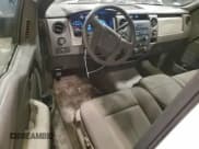 ✅ 2010 Ford F-150 XL • VIN: 1FTNF1EV0AKE80108 • Lot: 93511355. Wystawiony na Copart z przebiegiem 61 982 mil. Bezpłatny archiwum sprzedaży aukcyjnych z USA i szczegółowy raport historii pojazdu na DreamBid. Zdjęcie 8.