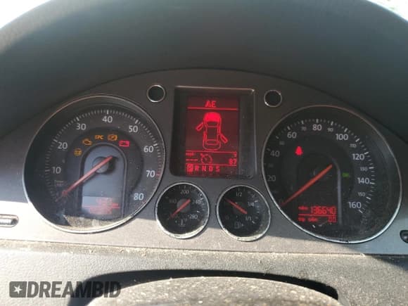 ✅ 2008 Volkswagen Passat Turbo • VIN: WVWJK73C38P006049 • Lot: 66376655. Wystawiony na Copart z przebiegiem 136 640 mil. Bezpłatny archiwum sprzedaży aukcyjnych z USA i szczegółowy raport historii pojazdu na DreamBid. Zdjęcie 9.