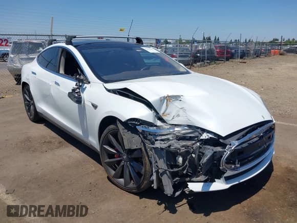 ✅ 2013 Tesla Model S Performance • VIN: 5YJSA1DP6DFP26293 • Lot: 42464948. Wystawiony na IAAI z przebiegiem 113 525 mil. Bezpłatny archiwum sprzedaży aukcyjnych z USA i szczegółowy raport historii pojazdu na DreamBid. Zdjęcie 6.