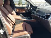 ✅ 2025 BMW X5 sDrive40i • VIN: 5UX13EU05S9W88710 • Лот: 41967170. Опубликован ранее на IAAI с пробегом 6 919 миль. Бесплатный доступ к архиву аукционных продаж из США и подробный отчёт об истории автомобиля на DreamBid. Изображение 5.