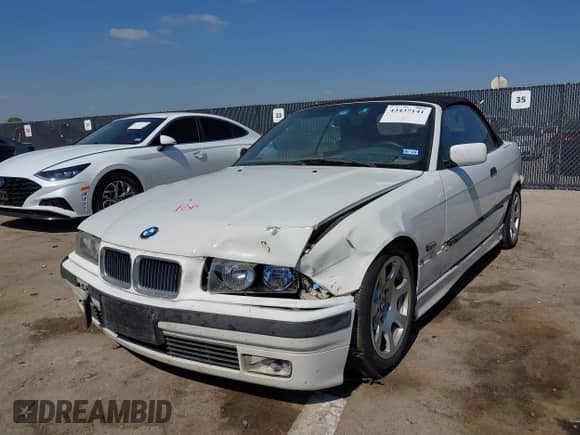 1996 BMW 3 Series z VIN WBABK7327TET60900, wystawiony jako IAAI lot #43437141 z przebiegiem 265 908 mil mil oraz . Historia ofert i sprzedaży dostępna na DreamBid. Obrazek 2.