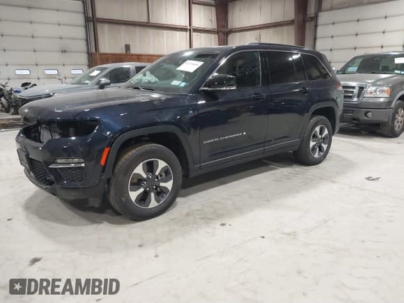 ✅ 2024 Jeep Grand Cherokee • VIN: 1C4RJYB65R8582910 • Lot: 41719656. Listed on IAAI with 9,176 mi. Free auction sales archive from the USA and detailed vehicle history report at DreamBid. Image 21.