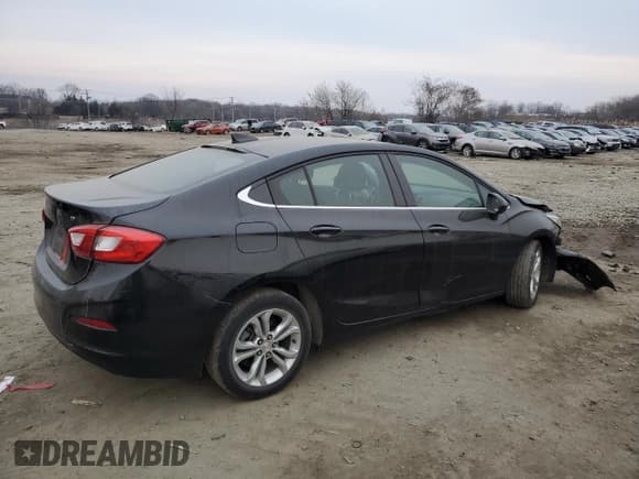 ✅ 2019 Chevrolet Cruze LT • VIN: 1G1BE5SM3K7144667 • Lot: 73047282. Listed on Copart with 61,801 mi. Free auction sales archive from the USA and detailed vehicle history report at DreamBid. Image 3.