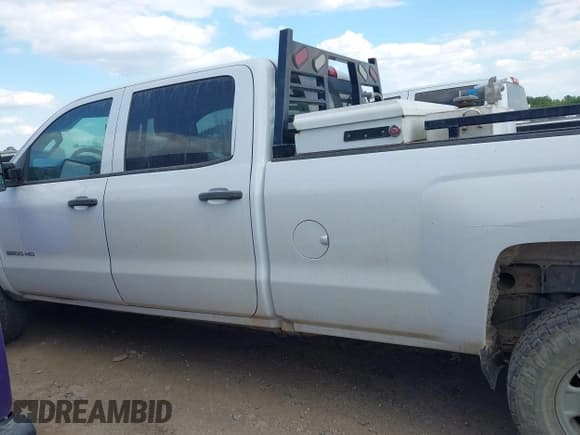 ✅ 2018 Chevrolet Silverado 2500HD Work Truck • VIN: 1GC1CUEG5JF229474 • Лот: 43252195. Опубликован ранее на IAAI с пробегом 191 829 миль. Бесплатный доступ к архиву аукционных продаж из США и подробный отчёт об истории автомобиля на DreamBid. Изображение 14.