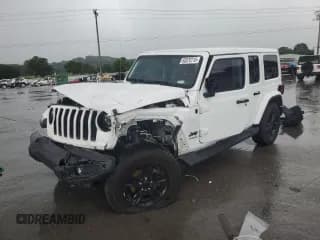 ✅ 2022 Jeep Wrangler Unlimited Sahara Altitude • VIN: 1C4HJXEG6NW105998 • Lot: 60070715. Wystawiony na Copart z przebiegiem 84 676 mil. Bezpłatny archiwum sprzedaży aukcyjnych z USA i szczegółowy raport historii pojazdu na DreamBid. Zdjęcie 1.