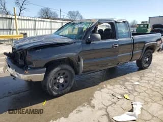 ✅ 2005 Chevrolet Silverado 1500 • VIN: 1GCEK19V75E332757 • Лот: 46627485. Опубликован ранее на Copart с пробегом Не указан. Бесплатный доступ к архиву аукционных продаж из США и подробный отчёт об истории автомобиля на DreamBid. Изображение 1.