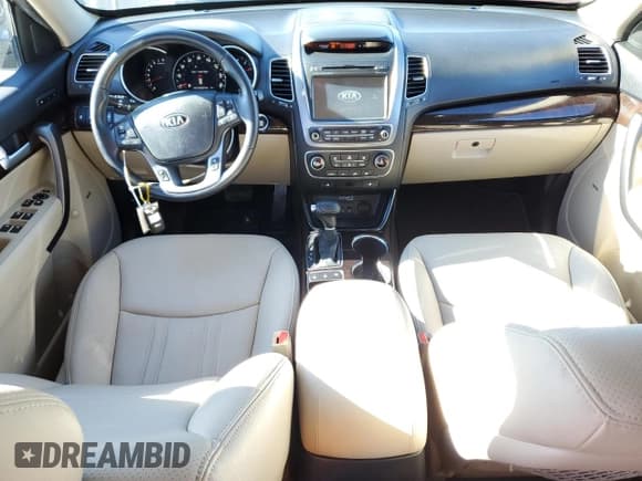 ✅ 2015 Kia Sorento EX • VIN: 5XYKUDA77FG600856 • Лот: 86596355. Опубликован ранее на Copart с пробегом 142 257 миль. Бесплатный доступ к архиву аукционных продаж из США и подробный отчёт об истории автомобиля на DreamBid. Изображение 8.