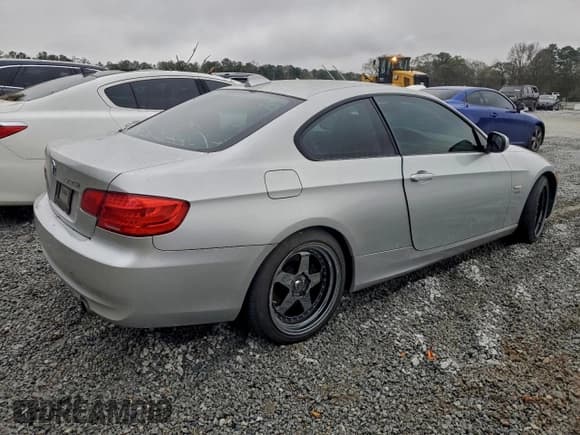 ✅ 2011 BMW 3 Series 335i xDrive • VIN: WBAKF9C54BE618900 • Лот: 95981765. Опубликован ранее на Copart с пробегом 145 856 миль. Бесплатный доступ к архиву аукционных продаж из США и подробный отчёт об истории автомобиля на DreamBid. Изображение 3.