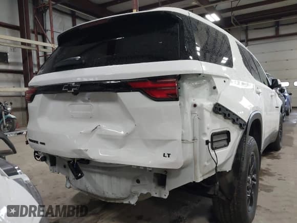 ✅ 2022 Chevrolet Traverse LT • VIN: 1GNEVHKW1NJ128358 • Lot: 41674927. Wystawiony na IAAI z przebiegiem 46 049 mil. Bezpłatny archiwum sprzedaży aukcyjnych z USA i szczegółowy raport historii pojazdu na DreamBid. Zdjęcie 17.