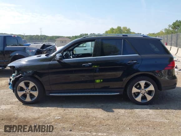 ✅ 2017 Mercedes-Benz GLE 350 • VIN: 4JGDA5HB9HA901323 • Лот: 43228070. Опубликован ранее на IAAI с пробегом 107 074 миль. Бесплатный доступ к архиву аукционных продаж из США и подробный отчёт об истории автомобиля на DreamBid. Изображение 14.