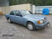 ✅ 1987 Mercedes-Benz 260 • VIN: WDBEA26D3HA496232 • Lot: 67275325. Wystawiony na Copart z przebiegiem 140 139 mil. Bezpłatny archiwum sprzedaży aukcyjnych z USA i szczegółowy raport historii pojazdu na DreamBid. Zdjęcie 4.