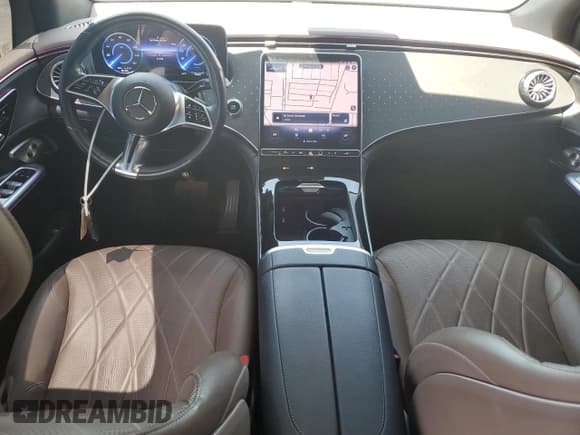 ✅ 2023 Mercedes-Benz EQE 350+ • VIN: 4JGGM2BB9PA020096 • Lot: 70298835. Wystawiony na Copart z przebiegiem 25 528 mil. Bezpłatny archiwum sprzedaży aukcyjnych z USA i szczegółowy raport historii pojazdu na DreamBid. Zdjęcie 8.