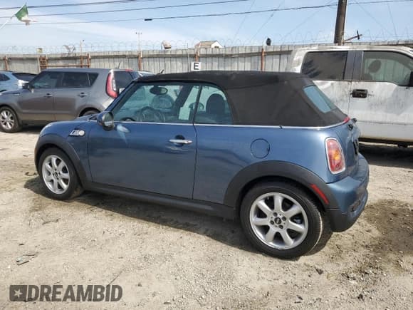 ✅ 2010 MINI Convertible S • VIN: WMWMS3C5XATY51076 • Lot: 48532735. Wystawiony na Copart z przebiegiem 104 901 mil. Bezpłatny archiwum sprzedaży aukcyjnych z USA i szczegółowy raport historii pojazdu na DreamBid. Zdjęcie 2.