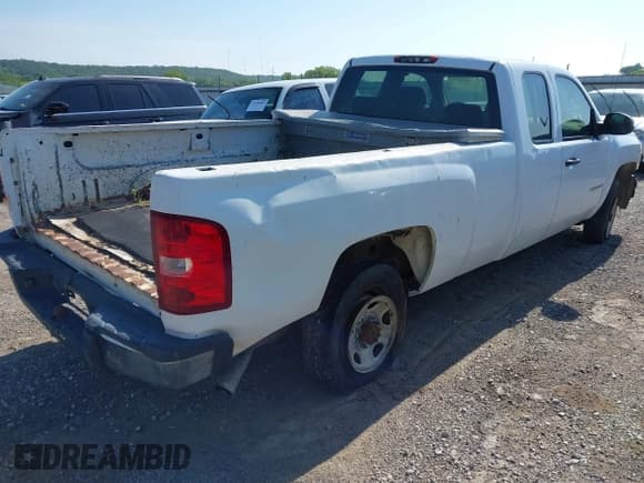 ✅ 2007 Chevrolet Silverado 2500HD Work Truck • VIN: 1GCHC29KX7E571521 • Lot: 42692432. Wystawiony na IAAI z przebiegiem 309 814 mil. Bezpłatny archiwum sprzedaży aukcyjnych z USA i szczegółowy raport historii pojazdu na DreamBid. Zdjęcie 4.