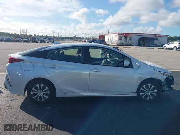✅ 2021 Toyota Prius XLE • VIN: JTDKAMFP2M3181138 • Lot: 43818185. Listed on IAAI with 103,925 mi. Free auction sales archive from the USA and detailed vehicle history report at DreamBid. Image 12.