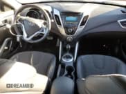 ✅ 2012 Hyundai Veloster w/Red Int • VIN: KMHTC6AD6CU025700 • Lot: 78817664. Wystawiony na Copart z przebiegiem 187 480 mil. Bezpłatny archiwum sprzedaży aukcyjnych z USA i szczegółowy raport historii pojazdu na DreamBid. Zdjęcie 8.