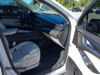 ✅ 2022 Buick Enclave Essence • VIN: 5GAERBKW9NJ138390 • Lot: 43701247. Wystawiony na IAAI z przebiegiem 48 855 mil. Bezpłatny archiwum sprzedaży aukcyjnych z USA i szczegółowy raport historii pojazdu na DreamBid. Zdjęcie 5.