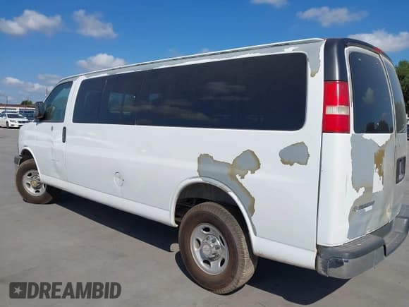 ✅ 2008 Chevrolet Express Passenger • VIN: 1GAHG39K281180455 • Lot: 42869133. Listed on IAAI with 454,131 mi. Free auction sales archive from the USA and detailed vehicle history report at DreamBid. Image 3.