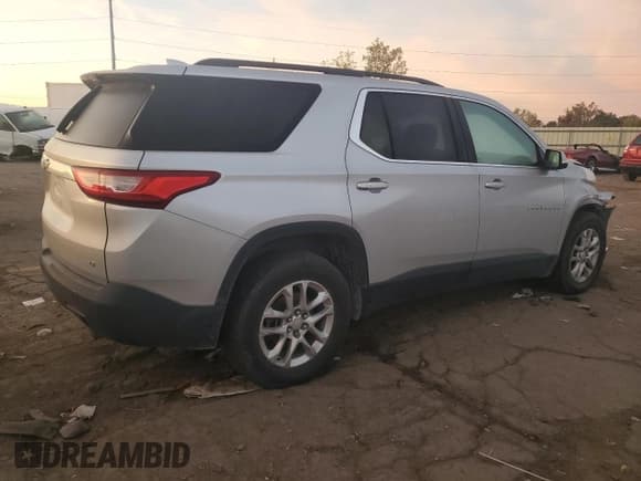 ✅ 2019 Chevrolet Traverse LT • VIN: 1GNEVHKW4KJ316979 • Lot: 85747305. Wystawiony na Copart z przebiegiem 170 507 mil. Bezpłatny archiwum sprzedaży aukcyjnych z USA i szczegółowy raport historii pojazdu na DreamBid. Zdjęcie 3.