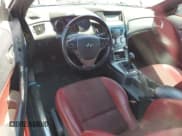 ✅ 2013 Hyundai Genesis Coupe Premium • VIN: KMHHT6KD7DU112883 • Lot: 57590735. Wystawiony na Copart z przebiegiem 104 226 mil. Bezpłatny archiwum sprzedaży aukcyjnych z USA i szczegółowy raport historii pojazdu na DreamBid. Zdjęcie 8.