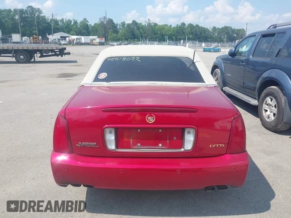 ✅ 2003 Cadillac DeVille DTS • VIN: 1G6KF57933U154047 • Lot: 42518022. Wystawiony na IAAI z przebiegiem 148 701 mil. Bezpłatny archiwum sprzedaży aukcyjnych z USA i szczegółowy raport historii pojazdu na DreamBid. Zdjęcie 16.