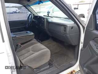 2005 Chevrolet Silverado 1500 Z71 z VIN 2GCEK13T451295787, wystawiony jako IAAI lot #43570317 z przebiegiem 294 633 mil mil oraz . Historia ofert i sprzedaży dostępna na DreamBid. Obrazek 5.