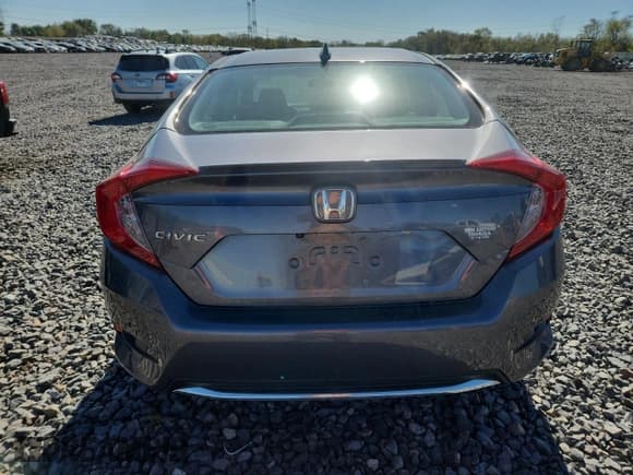 ✅ 2019 Honda Civic EX • VIN: 19XFC1F32KE013870 • Lot: 82655795. Listed on Copart with 80,151 mi. Free auction sales archive from the USA and detailed vehicle history report at DreamBid. Image 6.