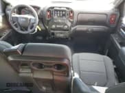 ✅ 2020 Chevrolet Silverado 1500 Custom Trail Boss • VIN: 1GCPYCEF0LZ175774 • Lot: 80005314. Wystawiony na Copart z przebiegiem 151 152 mil. Bezpłatny archiwum sprzedaży aukcyjnych z USA i szczegółowy raport historii pojazdu na DreamBid. Zdjęcie 8.