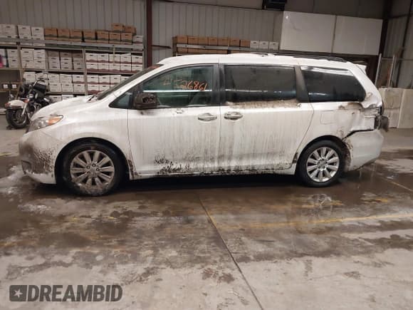 ✅ 2011 Toyota Sienna XLE • VIN: 5TDDK3DC0BS005250 • Lot: 41526861. Listed on IAAI with 145,466 mi. Free auction sales archive from the USA and detailed vehicle history report at DreamBid. Image 14.