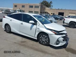 ✅ 2021 Toyota Prius LE • VIN: JTDKAMFP3M3187644 • Lot: 42443171. Wystawiony na IAAI z przebiegiem 126 977 mil. Bezpłatny archiwum sprzedaży aukcyjnych z USA i szczegółowy raport historii pojazdu na DreamBid. Zdjęcie 1.