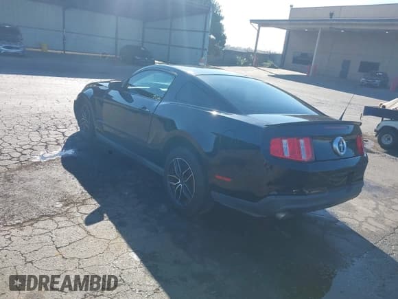 ✅ 2012 Ford Mustang Premium • VIN: 1ZVBP8AM4C5261141 • Lot: 43217325. Listed on IAAI with 129,419 mi. Free auction sales archive from the USA and detailed vehicle history report at DreamBid. Image 3.