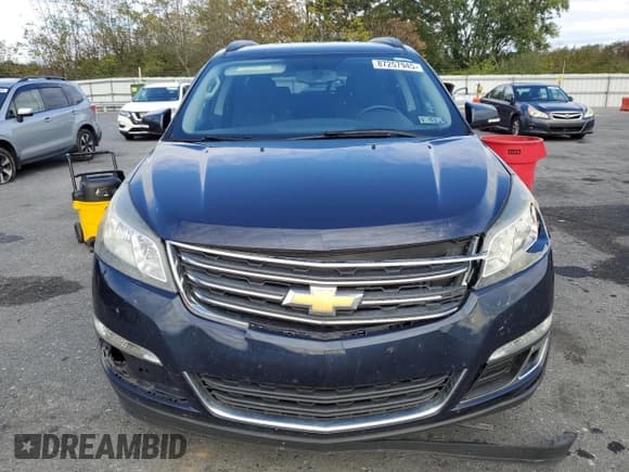 ✅ 2017 Chevrolet Traverse LT • VIN: 1GNKVGKD1HJ125699 • Lot: 87257945. Wystawiony na Copart z przebiegiem 155 937 mil. Bezpłatny archiwum sprzedaży aukcyjnych z USA i szczegółowy raport historii pojazdu na DreamBid. Zdjęcie 5.