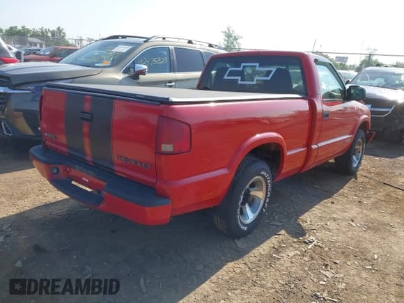 ✅ 2002 Chevrolet S-10 LS • VIN: 1GCCS145728190662 • Лот: 42476375. Опубликован ранее на IAAI с пробегом 162 907 миль. Бесплатный доступ к архиву аукционных продаж из США и подробный отчёт об истории автомобиля на DreamBid. Изображение 4.