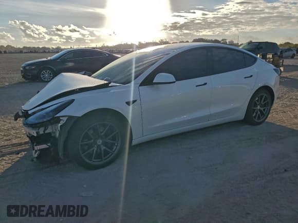 ✅ 2021 Tesla Model 3 Long Range • VIN: 5YJ3E1EB4MF027630 • Lot: 94515615. Wystawiony na Copart z przebiegiem 30 107 mil. Bezpłatny archiwum sprzedaży aukcyjnych z USA i szczegółowy raport historii pojazdu na DreamBid. Zdjęcie 1.