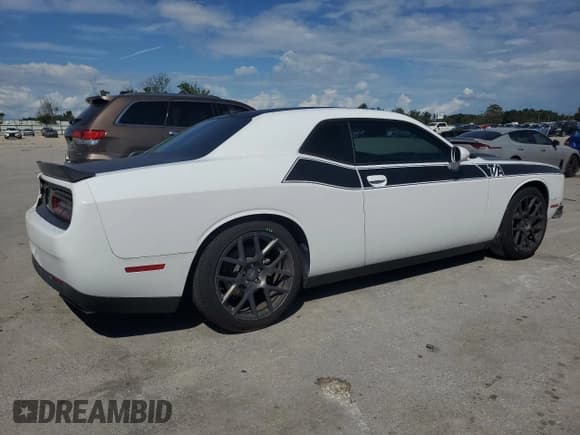 ✅ 2017 Dodge Challenger R/T • VIN: 2C3CDZBT0HH628956 • Lot: 74315084. Wystawiony na Copart z przebiegiem 82 532 mil. Bezpłatny archiwum sprzedaży aukcyjnych z USA i szczegółowy raport historii pojazdu na DreamBid. Zdjęcie 3.